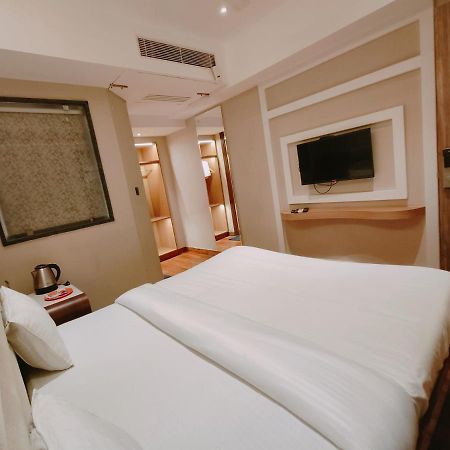 Aura Rooms Dehradun Bagian luar foto