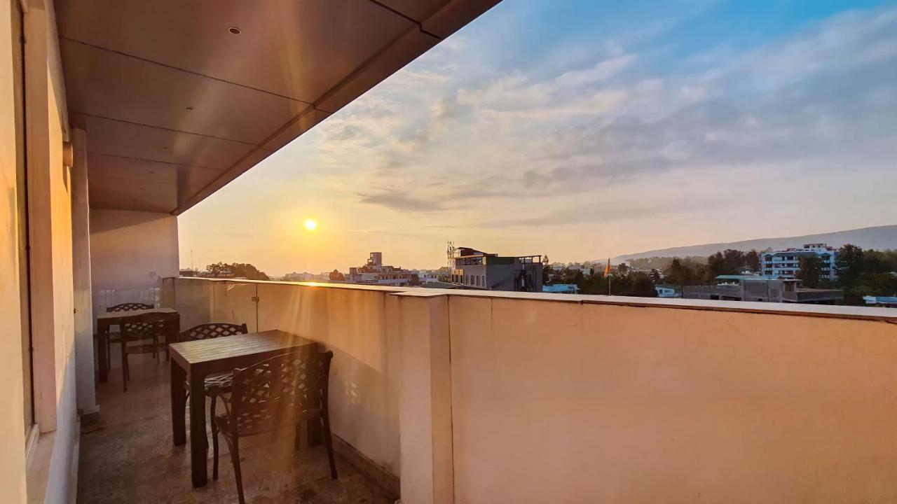 Aura Rooms Dehradun Bagian luar foto