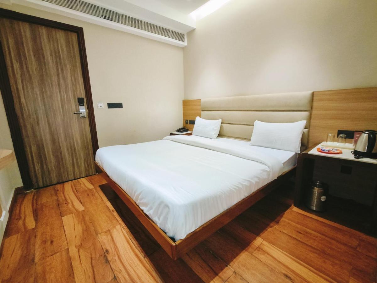 Aura Rooms Dehradun Bagian luar foto