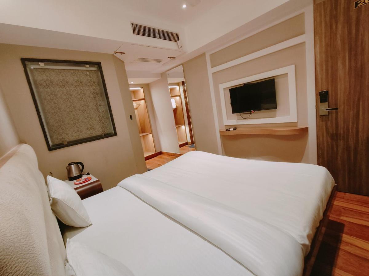 Aura Rooms Dehradun Bagian luar foto